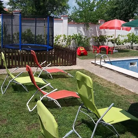 Lucy Къща за гости Варна